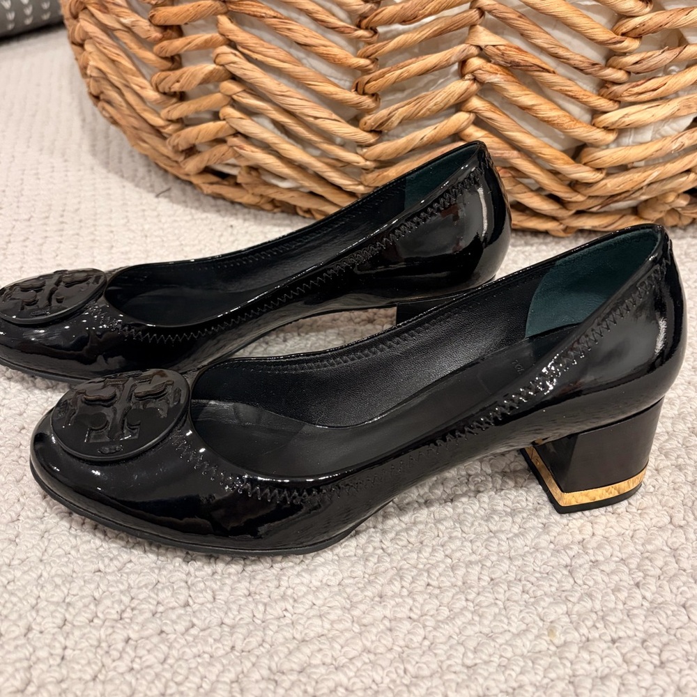 Tory Burch Black Patent Leather Heels with Gold Accent